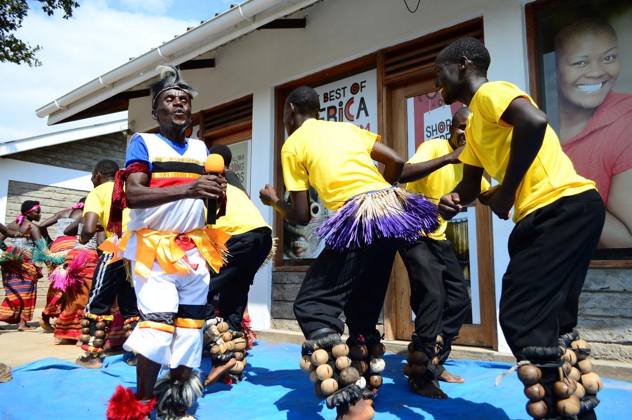 Koi Koi, Fort Portal Kasusu Bagian luar foto
